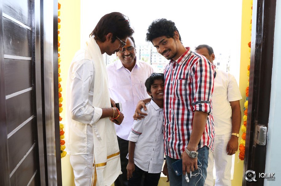 Celebrities-at-Dhanraj-House-Warming-Function